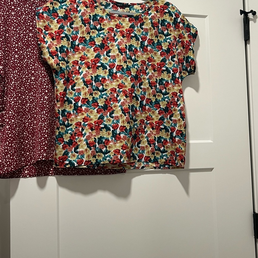 SHEIN Red and Floral Women Tops Set - Picture 3 of 4